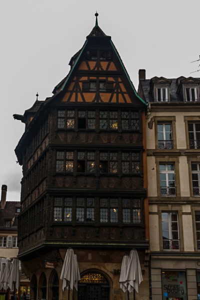 rp04_haus mit beleuchteten fenstern- strassburg - (c) r pattke.jpg